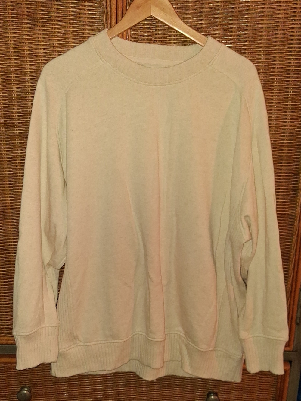Aerie Women's Crewneck Sweatshirt Knit in Cream Size Medium. NWOT